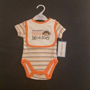 NEWBORN 2 PCS SET -ONESIE & BIB